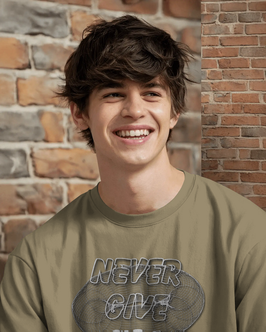 💪 Stay Motivated in Oversized Comfort – Never Give Up Tee