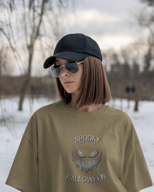 Spooky Halloween in Oversized Comfort – Creepy Tee