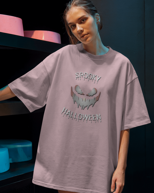 Spooky Halloween in Oversized Comfort – Creepy Tee