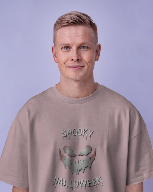Spooky Halloween in Oversized Comfort – Creepy Tee
