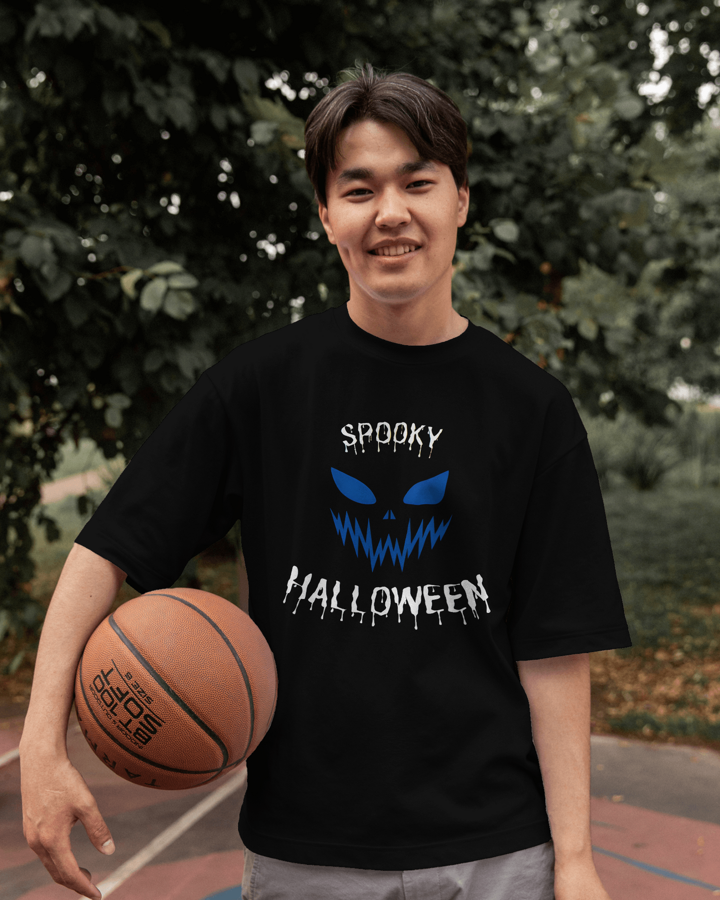 Spooky Halloween in Oversized Comfort – Creepy Tee