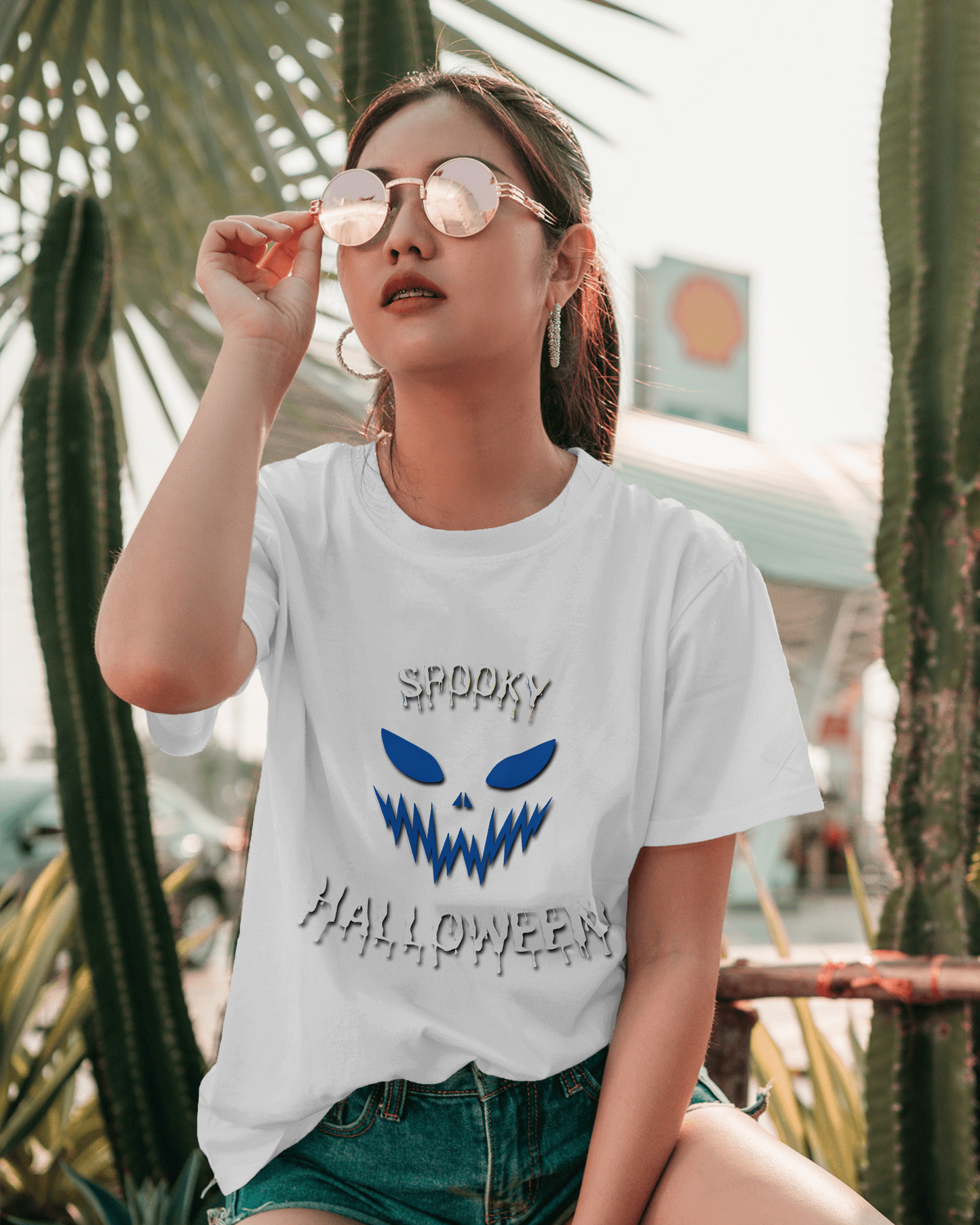 Spooky Halloween in Oversized Comfort – Creepy Tee