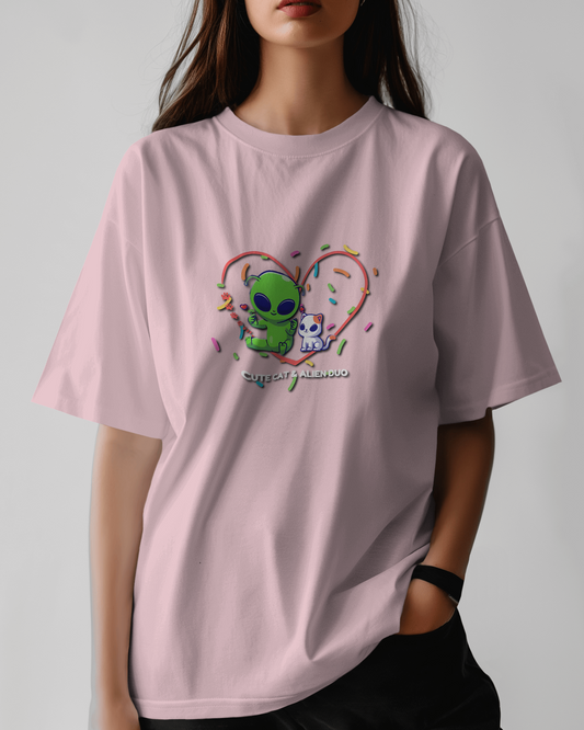 Alien & Cat Friendship in Oversized Comfort – Cute Tee