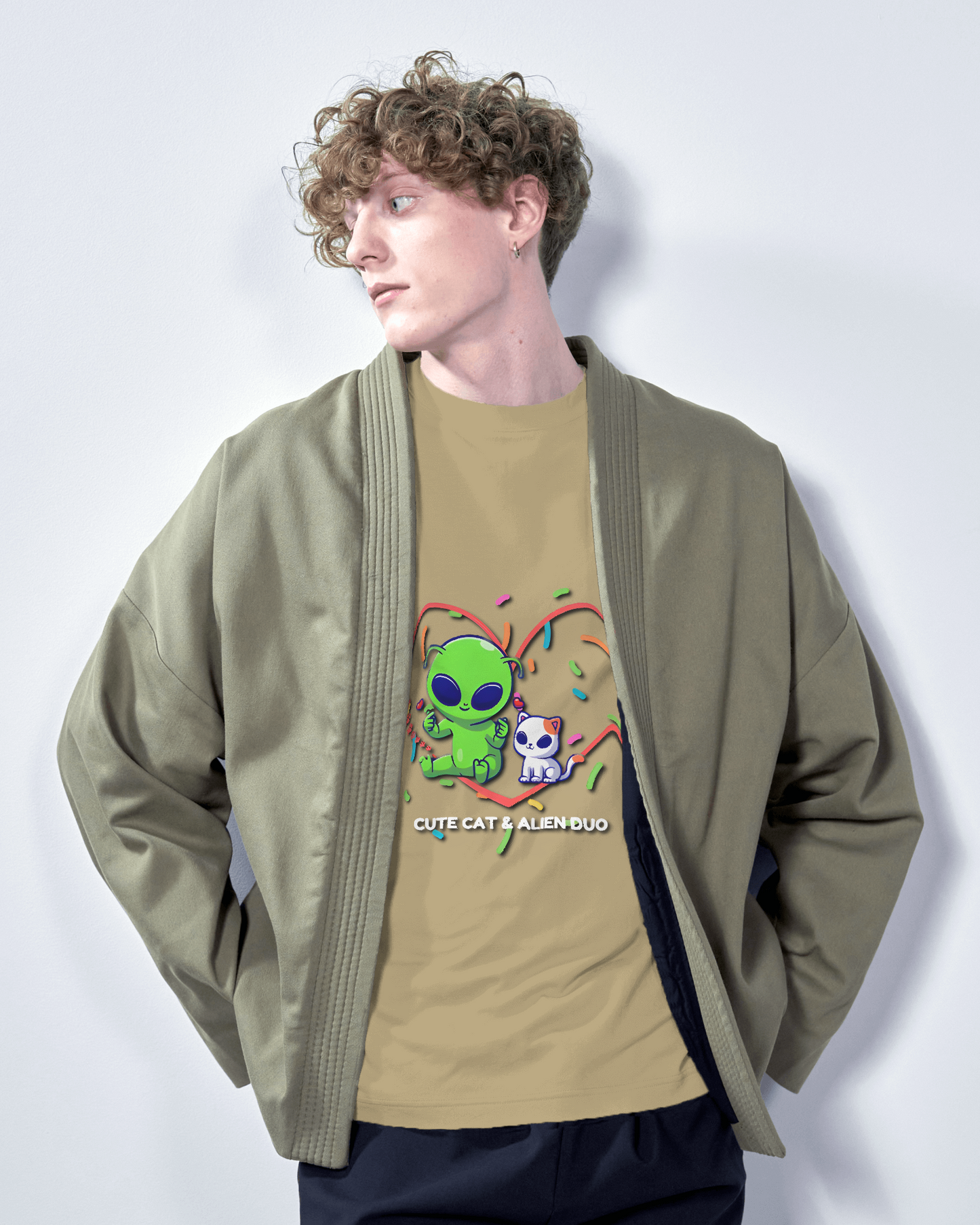 Alien & Cat Friendship in Oversized Comfort – Cute Tee