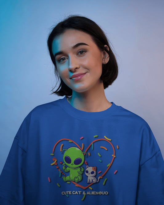 Alien & Cat Friendship in Oversized Comfort – Cute Tee