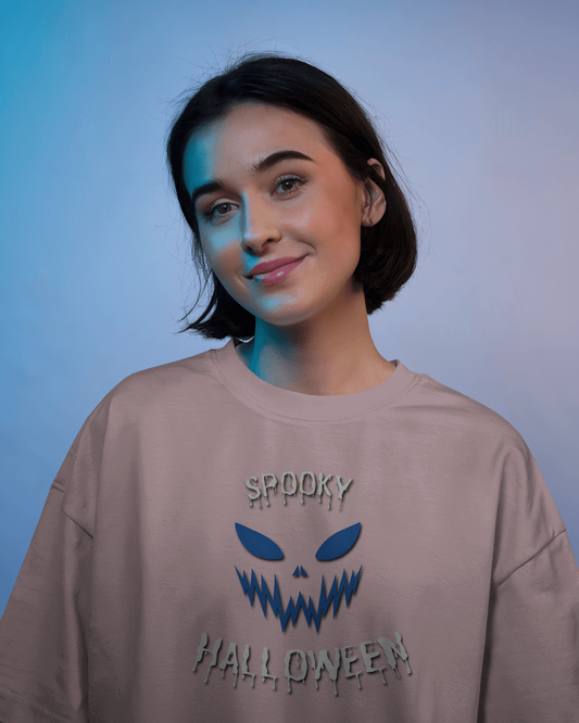 Spooky Halloween in Oversized Comfort – Creepy Tee