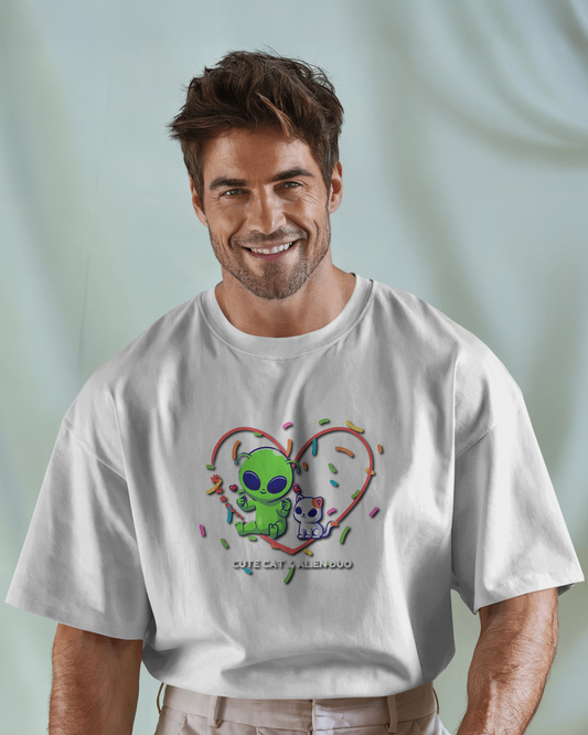 Alien & Cat Friendship in Oversized Comfort – Cute Tee