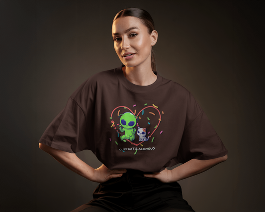 Alien & Cat Friendship in Oversized Comfort – Cute Tee