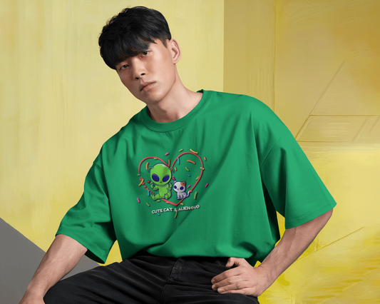 Alien & Cat Friendship in Oversized Comfort – Cute Tee